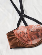 Load image into Gallery viewer, Underwire Harness Lingerie Set
